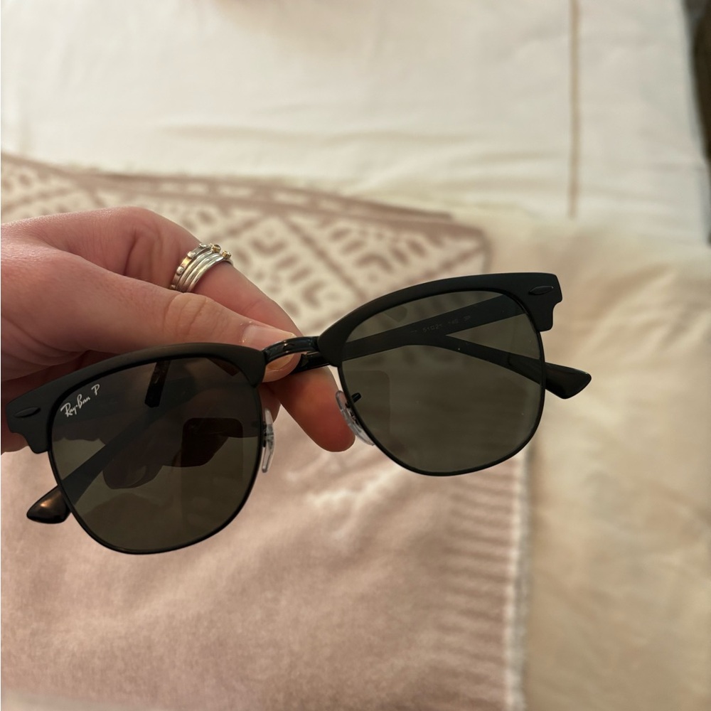 Ray-Ban Classic Black Sunglasses for Women